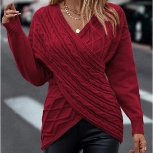 New V neck crossover cable knit sweater